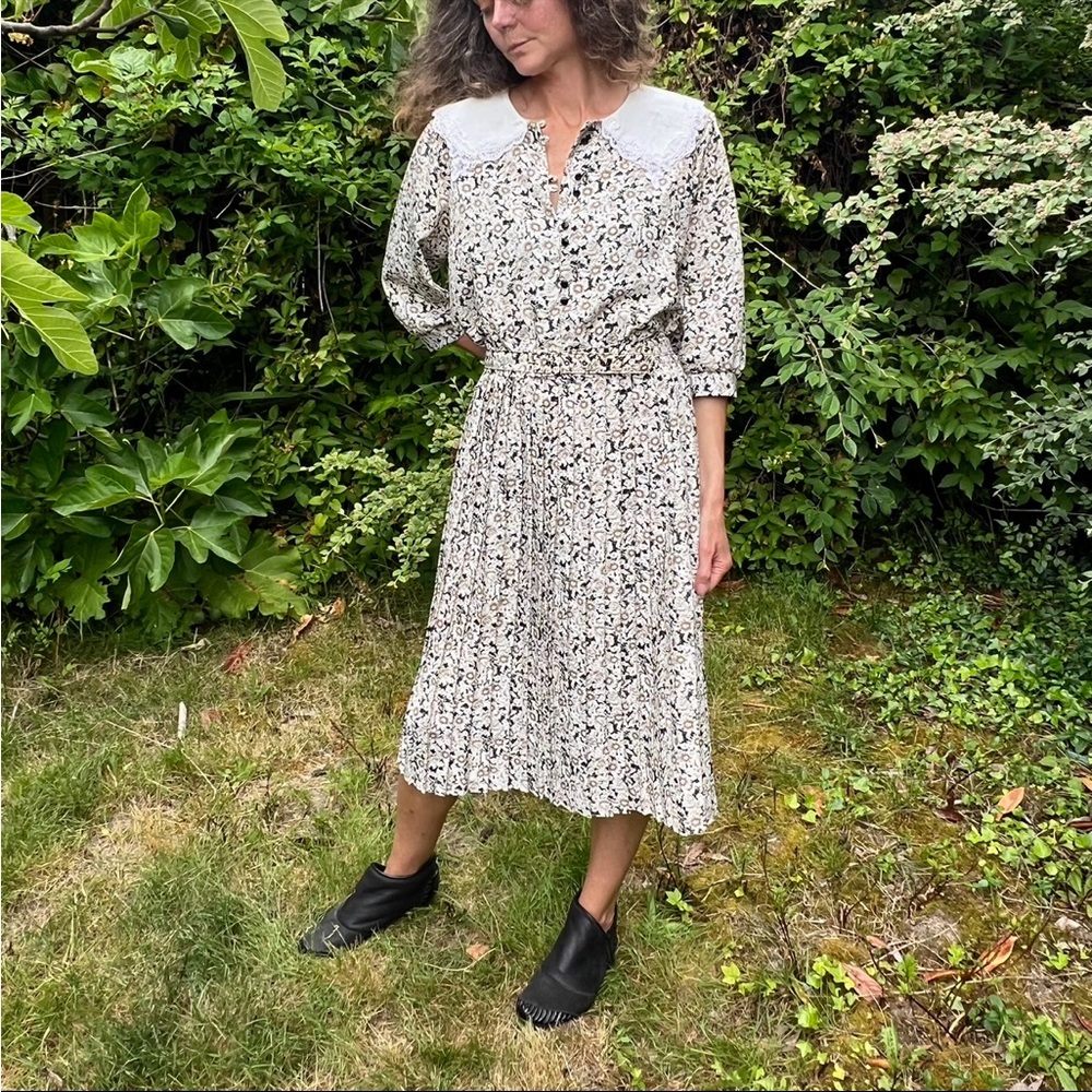 Vintage 1980s Floral Cottage Dress With Butterfly Collar and Belt Size L